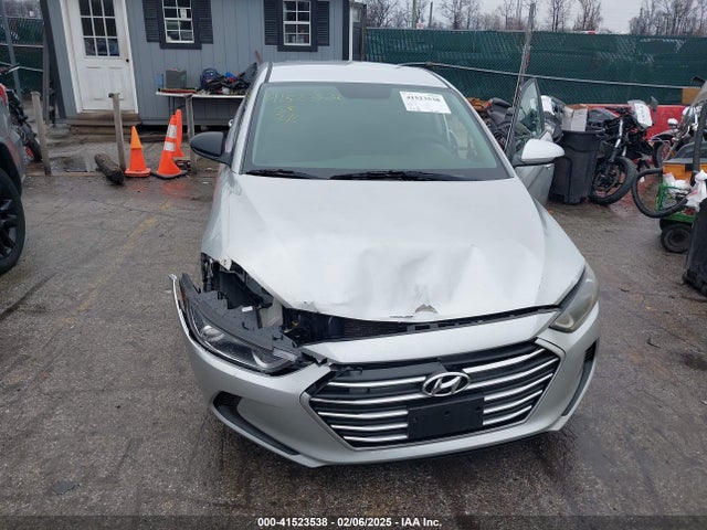 5NPD74LF9JH273138 Hyundai ELANTRA SE