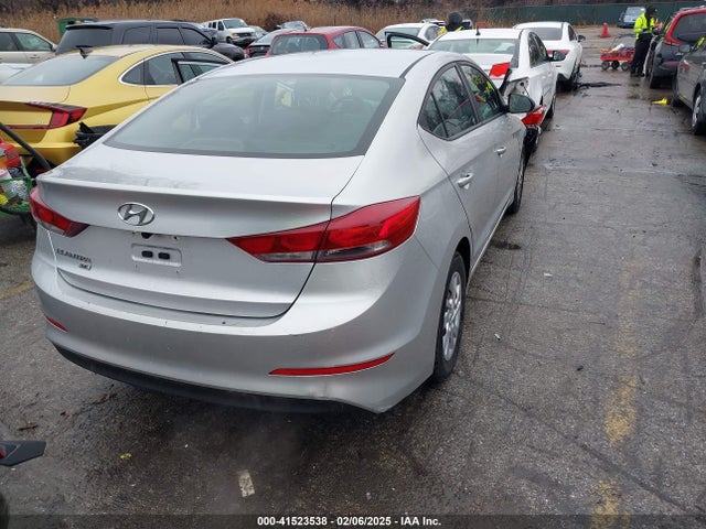 5NPD74LF9JH273138 Hyundai ELANTRA SE