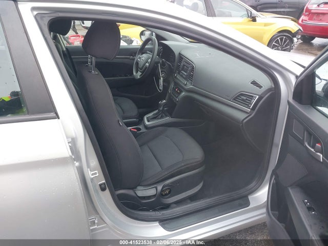 5NPD74LF9JH273138 Hyundai ELANTRA SE