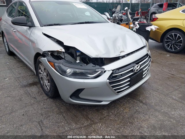 5NPD74LF9JH273138 Hyundai ELANTRA SE
