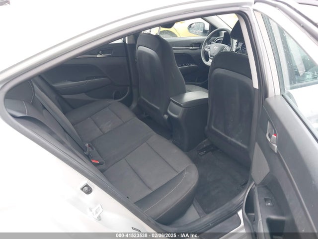 5NPD74LF9JH273138 Hyundai ELANTRA SE