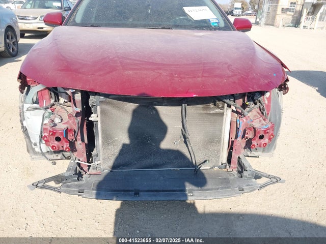 4T1B11HK8JU565670 Toyota CAMRY LE