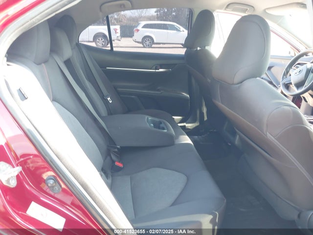 4T1B11HK8JU565670 Toyota CAMRY LE
