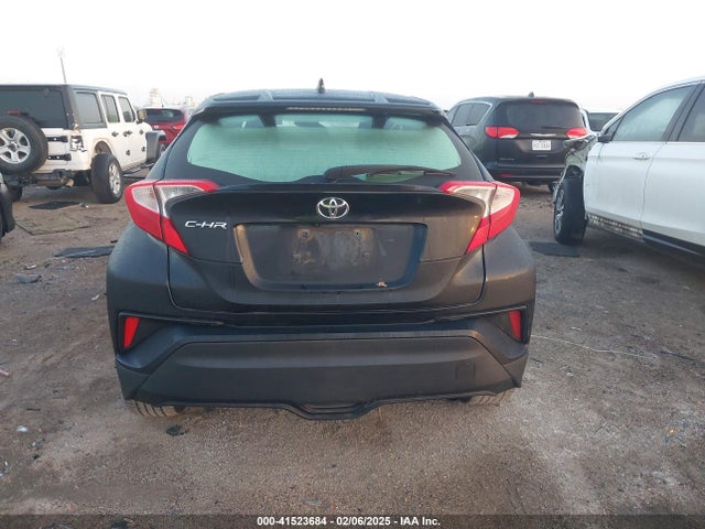 JTNKHMBX1J1001605 Toyota C-HR XLE