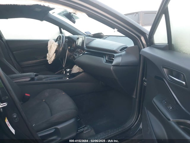 JTNKHMBX1J1001605 Toyota C-HR XLE