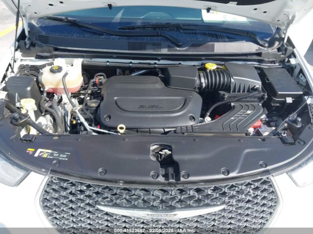 2C4RC1BG9NR106619 Chrysler Pacifica Touring L