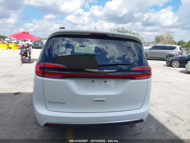 2C4RC1BG9NR106619 Chrysler Pacifica Touring L
