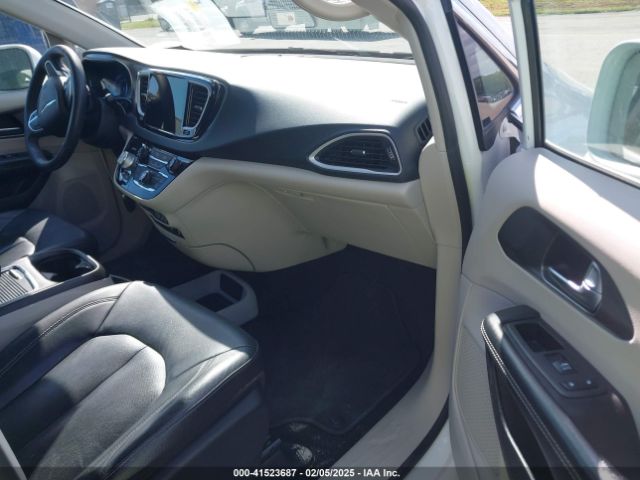 2C4RC1BG9NR106619 Chrysler Pacifica Touring L