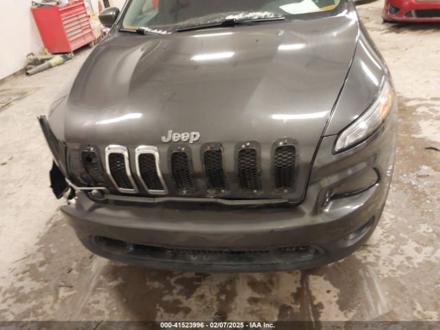 1C4PJMCS2GW133592 Jeep Cherokee Latitude