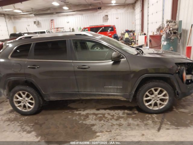 1C4PJMCS2GW133592 Jeep Cherokee Latitude