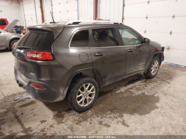1C4PJMCS2GW133592 Jeep Cherokee Latitude