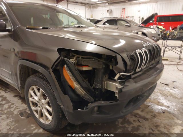 1C4PJMCS2GW133592 Jeep Cherokee Latitude