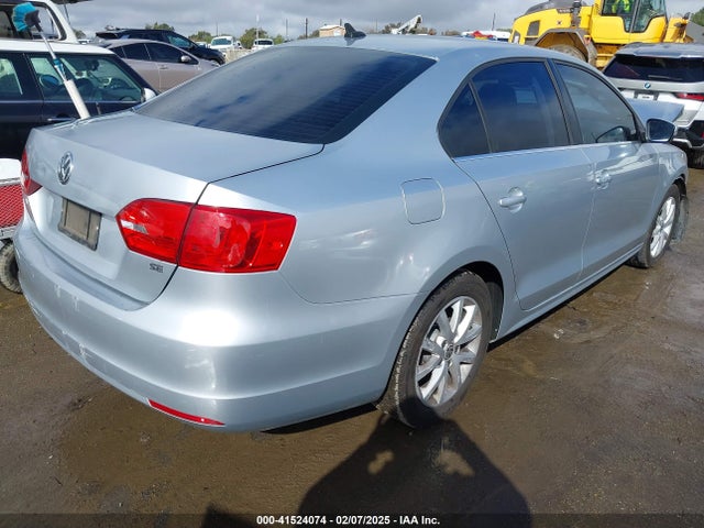 3VWD17AJ2EM214648 Volkswagen 2014