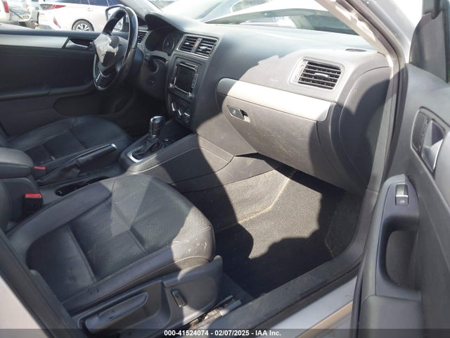 3VWD17AJ2EM214648 Volkswagen 2014