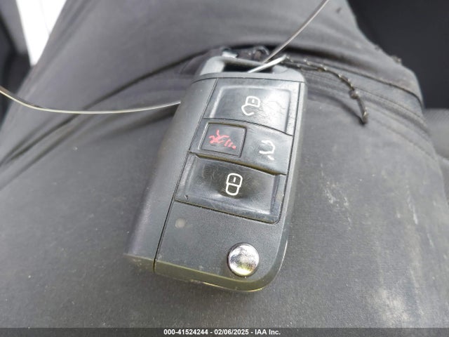 Volkswagen fsi 2018 1V2AR2CA3JC558580 Image 11