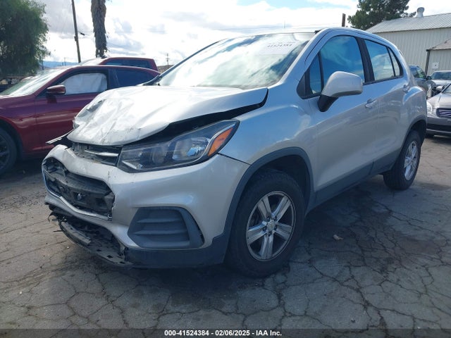 Chevrolet TRAX LS 2018 KL7CJNSB4JB607298 Image 2