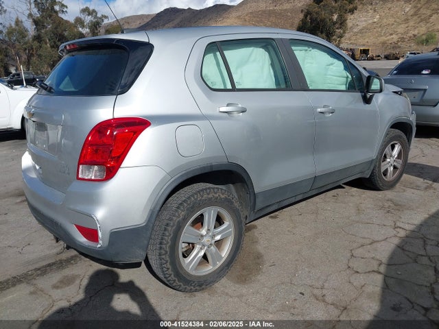 Chevrolet TRAX LS 2018 KL7CJNSB4JB607298 Image 4