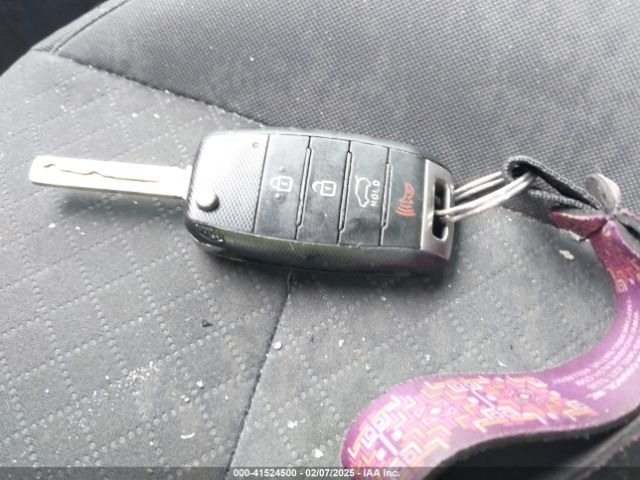 5XYPG4A55HG239030 KIA Sorento 3.3l Lx