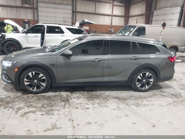 W04GV8SX5J1110895 Buick Regal Tourx Essence