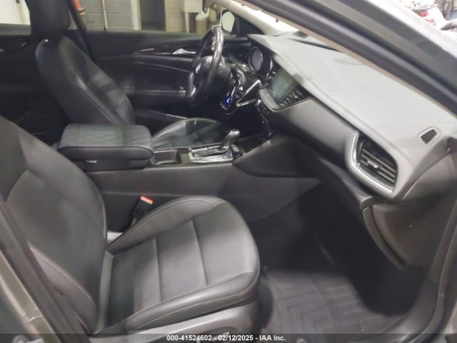 W04GV8SX5J1110895 Buick Regal Tourx Essence