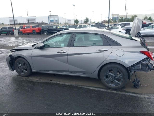 KMHLM4AJ9NU031372 Hyundai Elantra Hybrid Blue