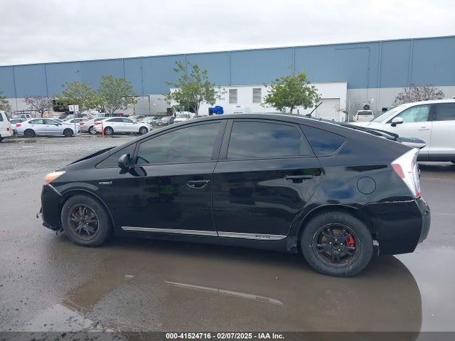 Toyota Prius Two 2015 JTDKN3DUXF1928801 Image 13