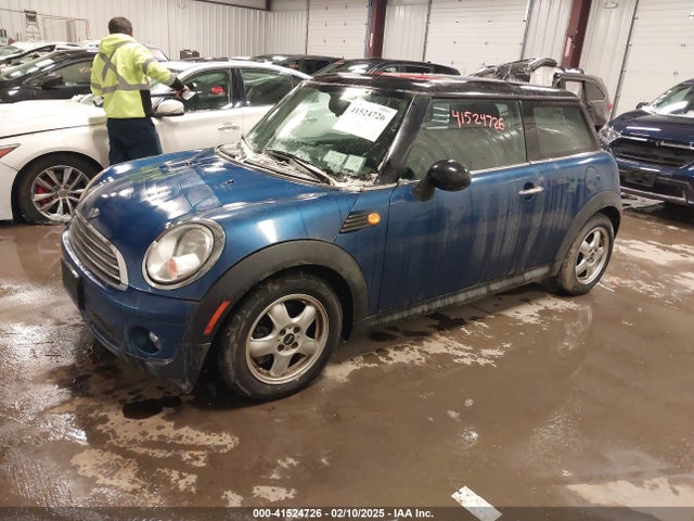 2008 MINI COOPER WMWMF33558TU66605 Photo 1