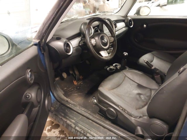 2008 MINI COOPER WMWMF33558TU66605 Photo 4