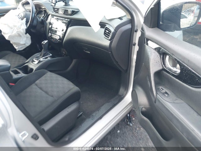 JN1BJ1CR5HW127358 Nissan Rogue Sport Sv
