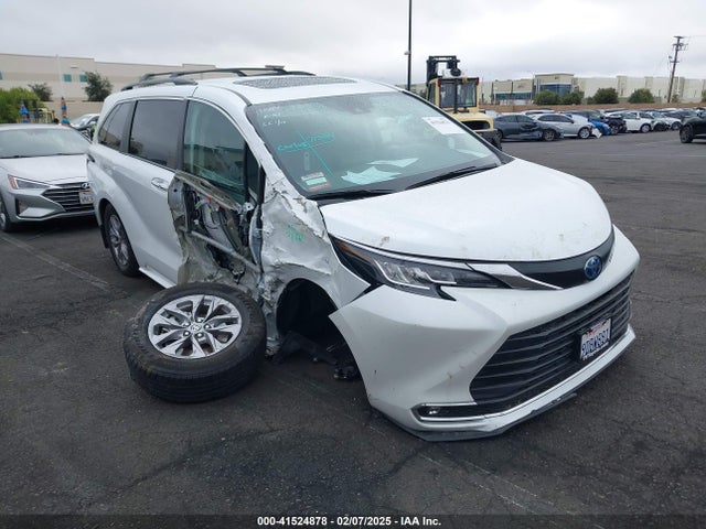 5TDJRKECXNS135662 Toyota SIENNA XLE