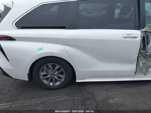 5TDJRKECXNS135662 Toyota SIENNA XLE