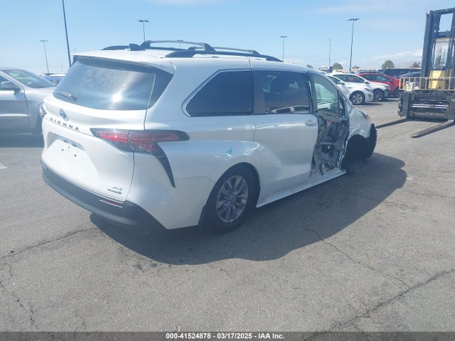 5TDJRKECXNS135662 Toyota SIENNA XLE