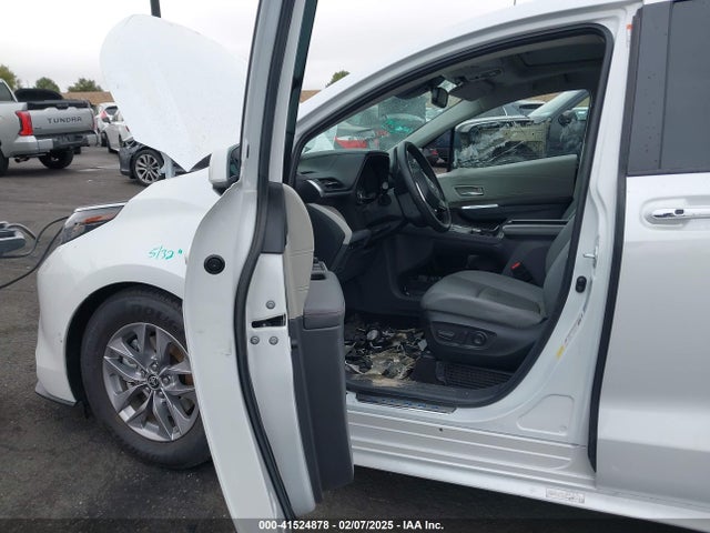 5TDJRKECXNS135662 Toyota SIENNA XLE