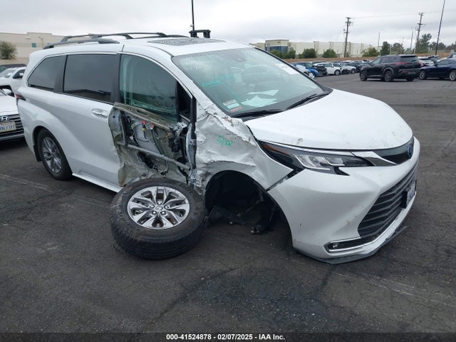 5TDJRKECXNS135662 Toyota SIENNA XLE