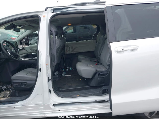 5TDJRKECXNS135662 Toyota SIENNA XLE