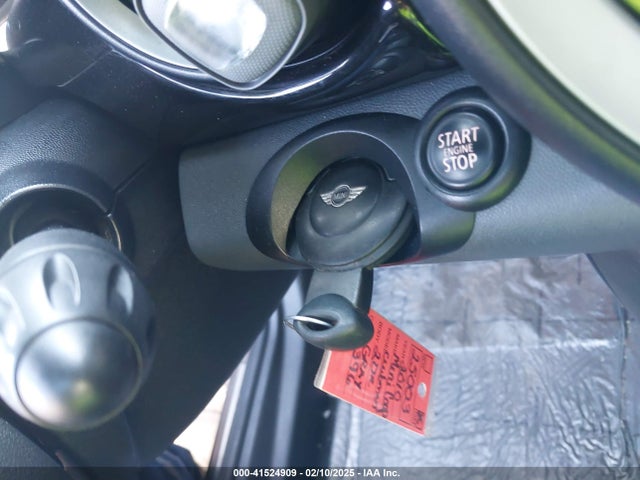 2010 MINI COOPER S CLUBMAN WMWMM3C5XATP75689 Photo 10