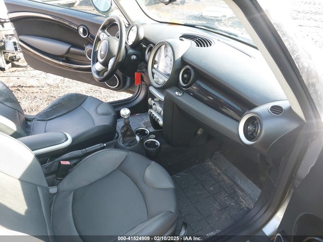 2010 MINI COOPER S CLUBMAN WMWMM3C5XATP75689 Photo 4