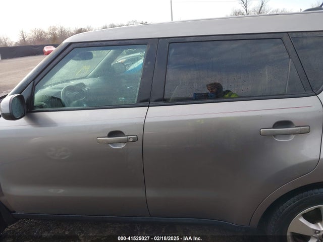 KIA Soul 2017 KNDJN2A21H7488623 Image 13