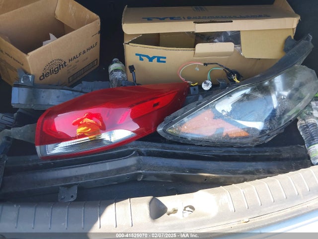 5NPD84LF0JH275857 Hyundai ELANTRA SEL