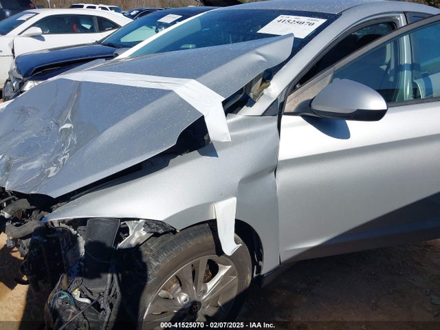 5NPD84LF0JH275857 Hyundai ELANTRA SEL