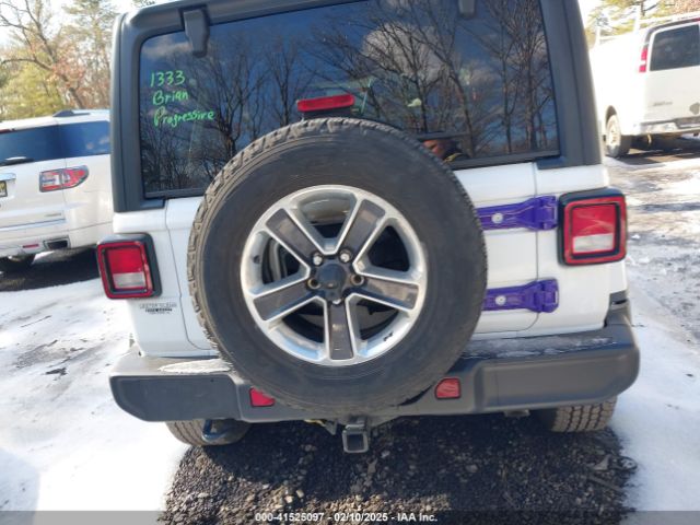 1C4HJXEG4JW224465 Jeep Wrangler Unlimited Sahara 4x4