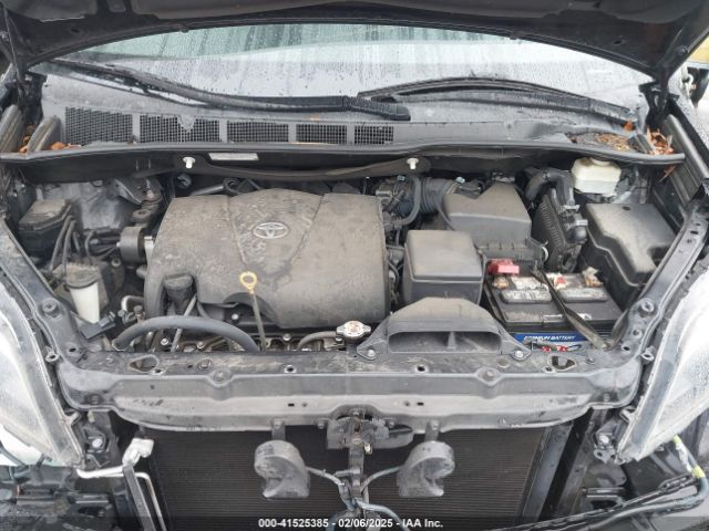 5TDXZ3DC1JS953289 Toyota Sienna Se 8 Passenger