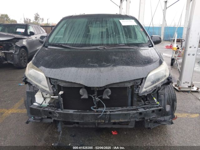 5TDXZ3DC1JS953289 Toyota Sienna Se 8 Passenger