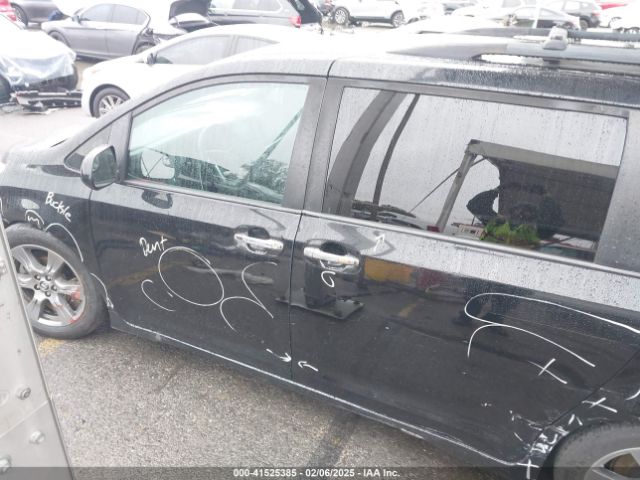 5TDXZ3DC1JS953289 Toyota Sienna Se 8 Passenger