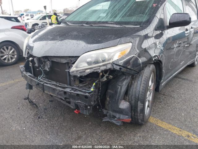 5TDXZ3DC1JS953289 Toyota Sienna Se 8 Passenger