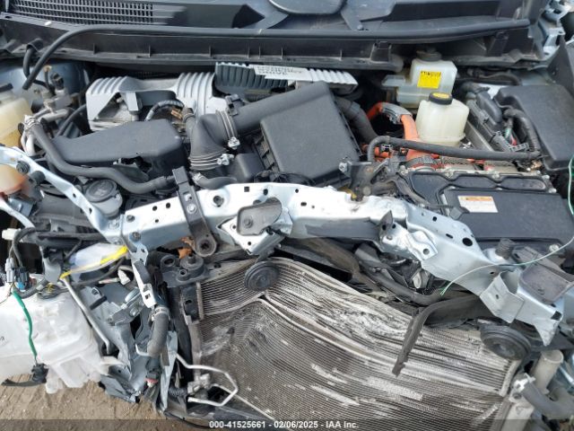 JTDZN3EU1E3330452 Toyota Prius V Three