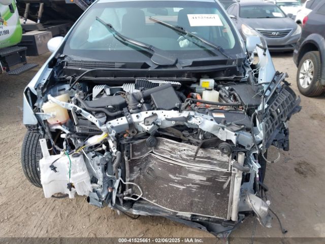 JTDZN3EU1E3330452 Toyota Prius V Three
