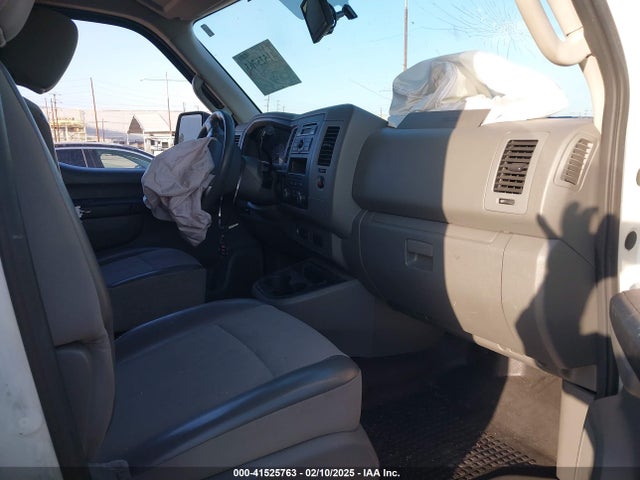 1N6AF0KXXFN802514 Nissan Nv Cargo Nv2500 Hd S V8