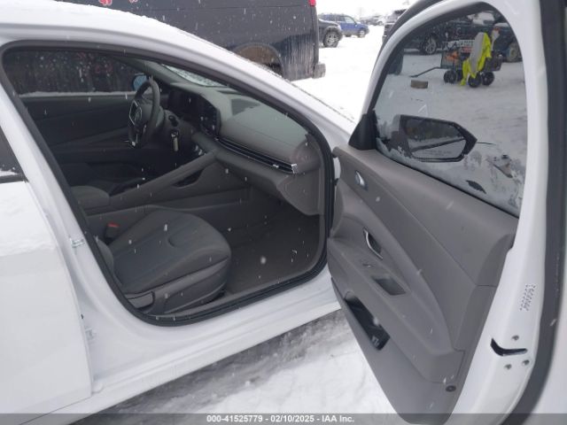KMHLL4DG1RU764086 Hyundai ELANTRA SE