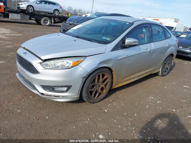 Ford FOCUS SE 2015 1FADP3F22FL362268 Image 2